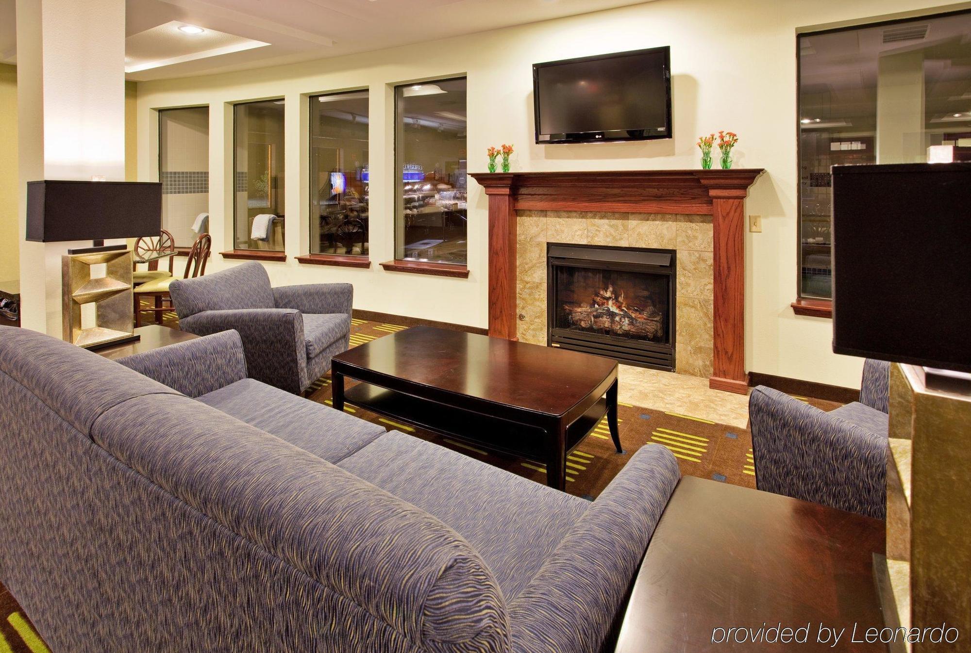 Saint Charles Holiday Inn Express Hotel & Suites St. Charles By Ihg מראה פנימי תמונה