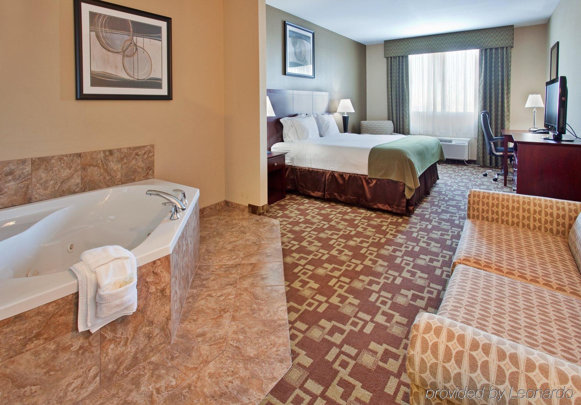 Saint Charles Holiday Inn Express Hotel & Suites St. Charles By Ihg חדר תמונה