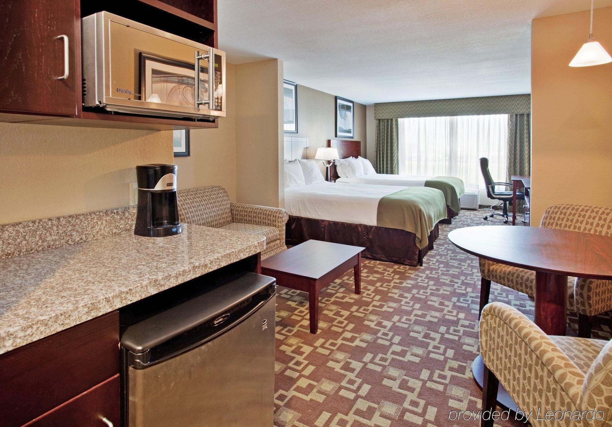 Saint Charles Holiday Inn Express Hotel & Suites St. Charles By Ihg מראה חיצוני תמונה